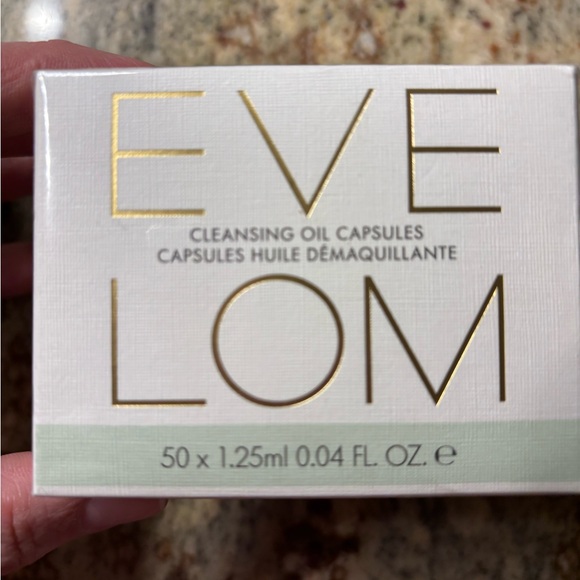 EVE LOM 
CLEANSING OIL CAPSULES 
BNIB ** gift ready!!! 🎁 - Picture 2 of 8